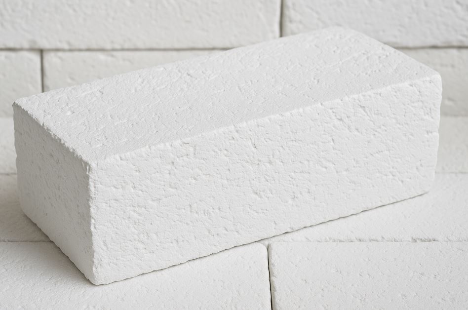 石膏磚牆怎麼選？特性、優缺點與空間應用完整解析